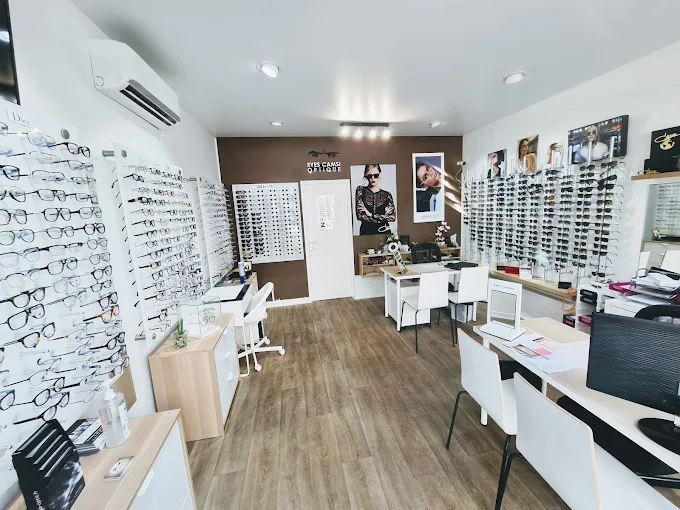 Intérieur du magasin EYES CAMSI OPTIQUE
